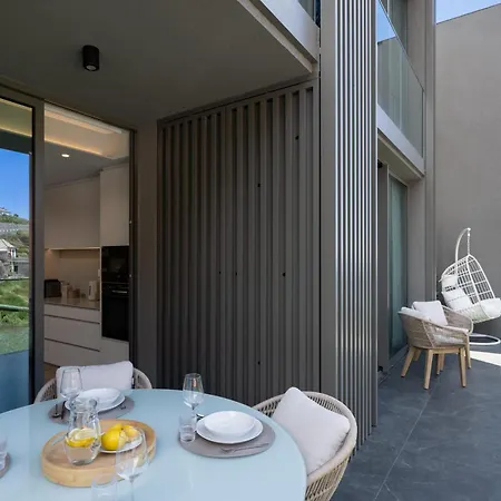 Hills I By An Island Кальета